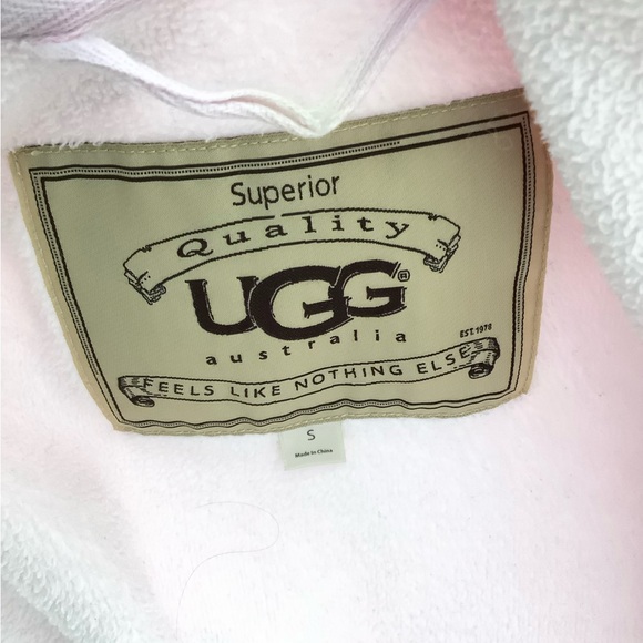 UGG Soft Pink Fleece Lounge Robe with White Trim - Picture 6 of 6